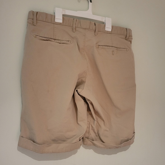 GAP - Men's Khaki Short - Picture 4 of 7